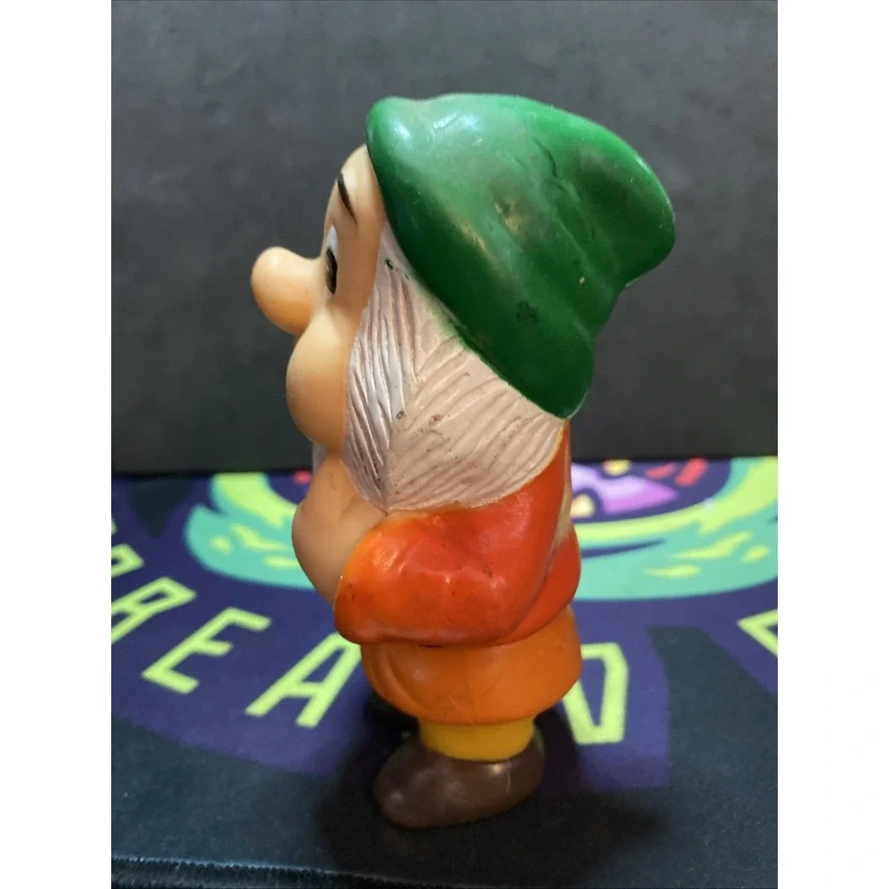 VINTAGE DISNEY SNOW WHITE'S DWARF SNEEZY RUBBER VINYL SQUEAKY DOLL TOY